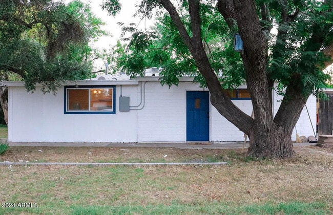 Building Photo - 2102 W Minnezona Ave