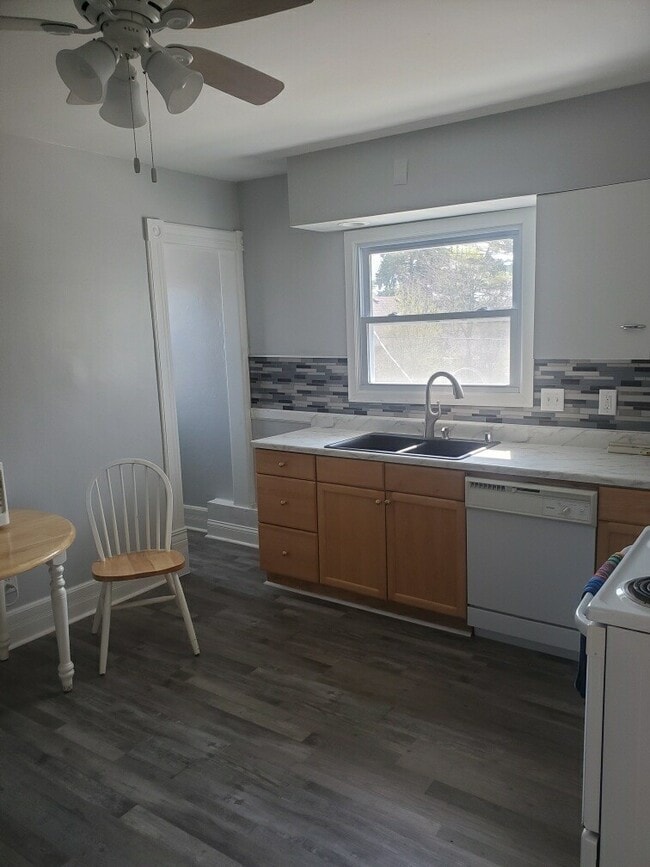 206 S Madison Ave Unit upper, Port Washington, WI 53074 Apartments in