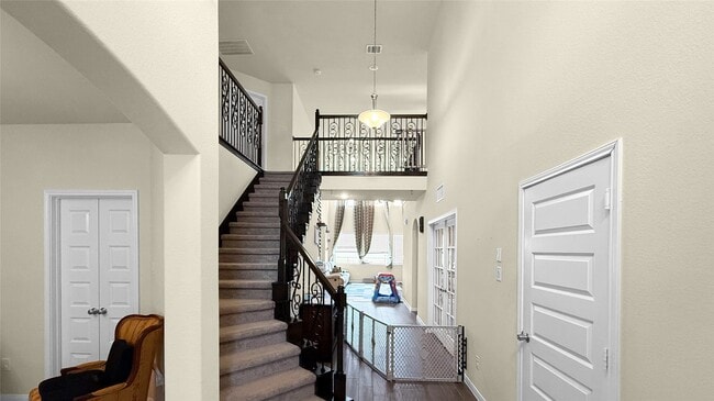 Building Photo - 3822 Dry Creek Dr