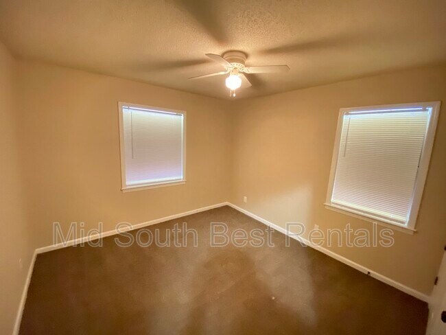 Foto del edificio - 4888 Leonard Rd