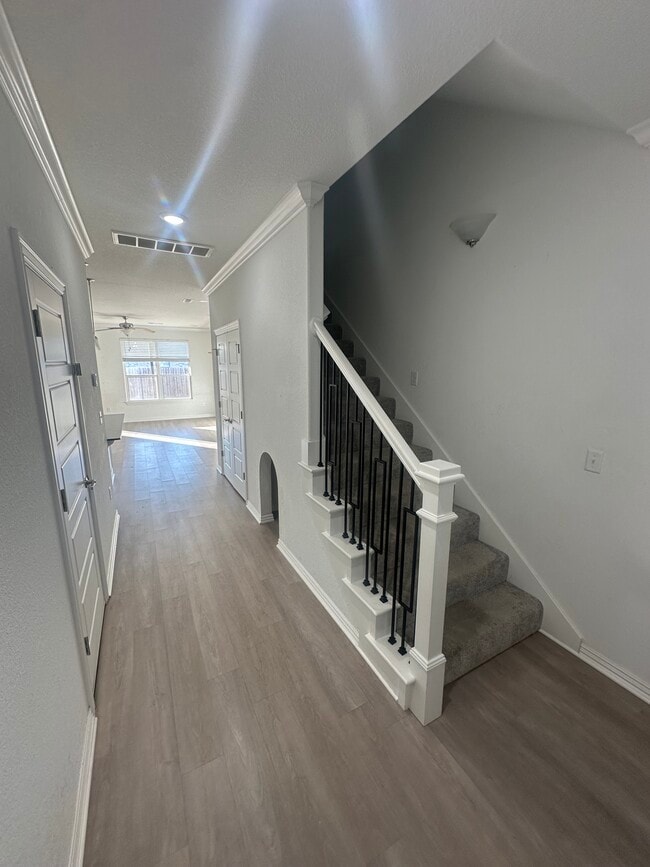 Foto del edificio - 1021 Lakeview Dr