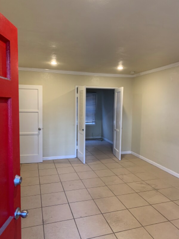 Building Photo - 710 E Carson St
