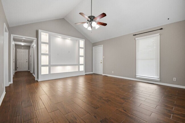 Foto del edificio - 3515 Clearwater Dr