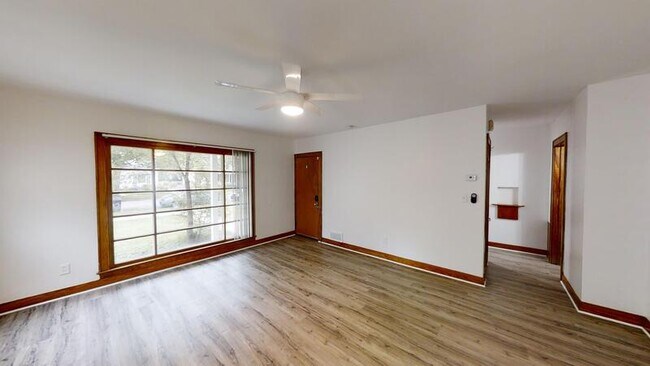Foto del edificio - 1514 Golden Ave