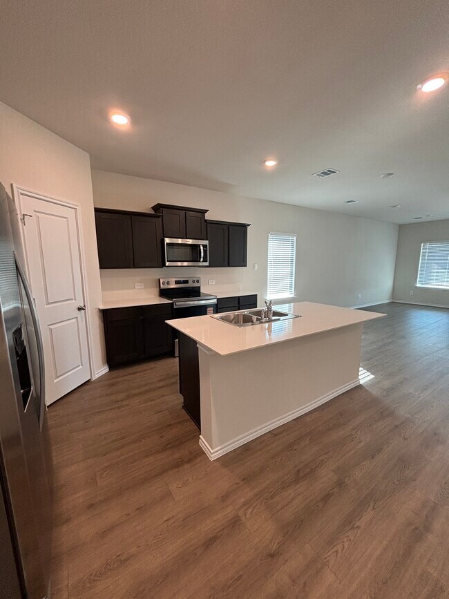 Building Photo - 3410 Marie Dr