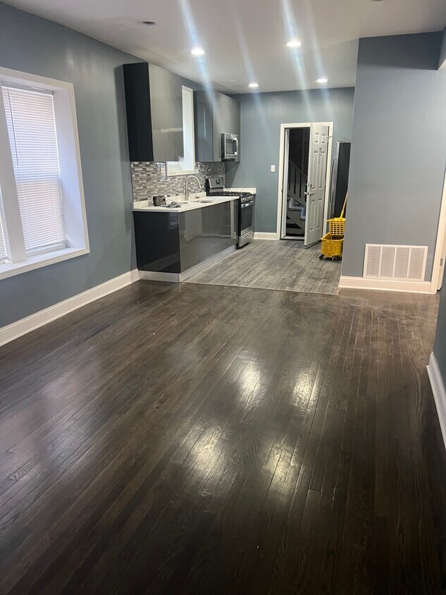 Foto principal - 9037 S Bishop St