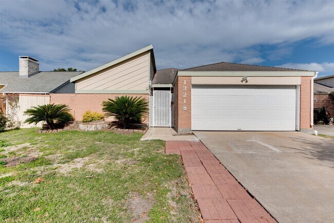 Foto del edificio - 13218 Avonshire Dr
