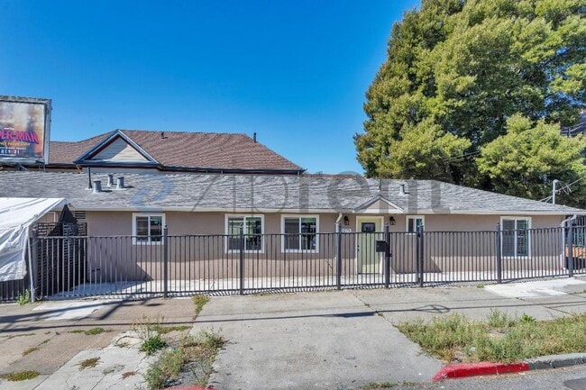Building Photo - Unit #2273