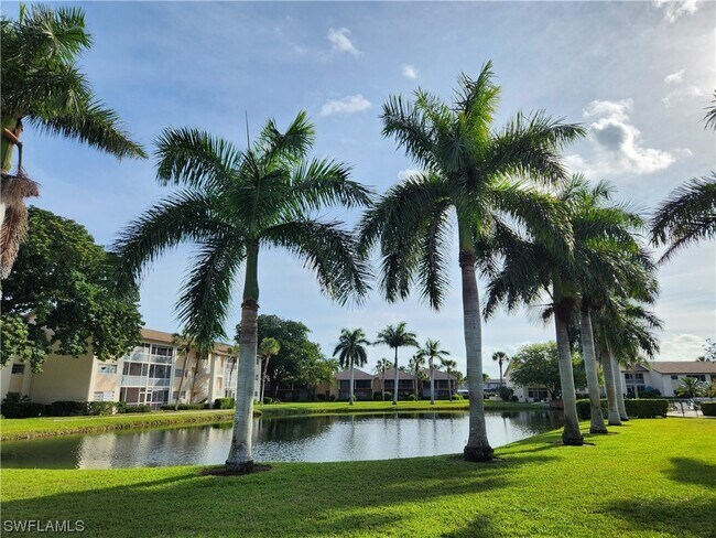 Building Photo - 980 Palm View Dr