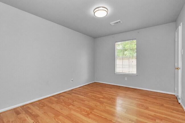 Building Photo - 8914 Dirby St