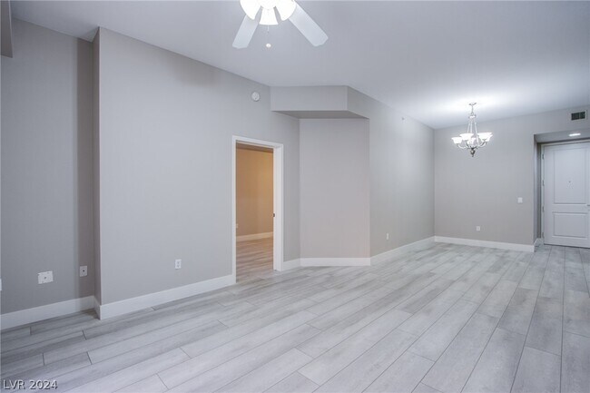 Building Photo - 31 E Agate Ave