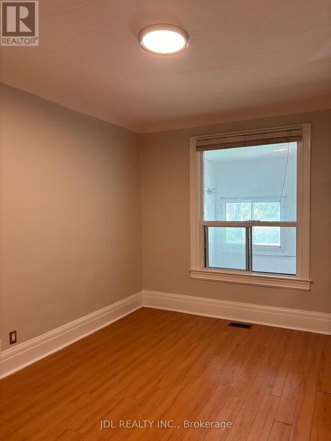 Building Photo - 593 Bathurst St