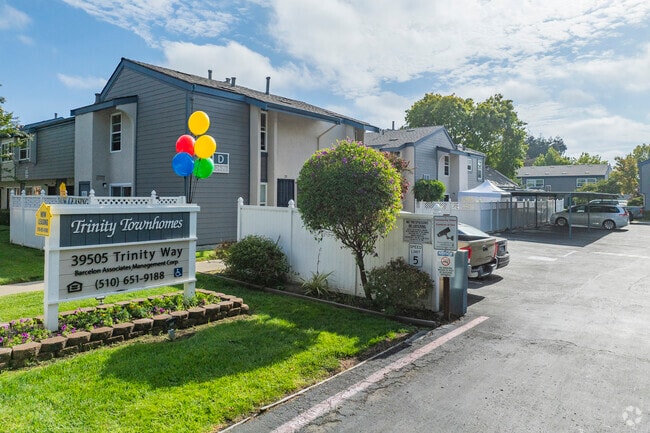 Exterior alternativo - Trinity Townhomes