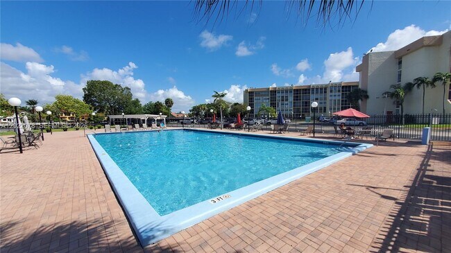 Foto del edificio - 801 Three Islands Boulevard