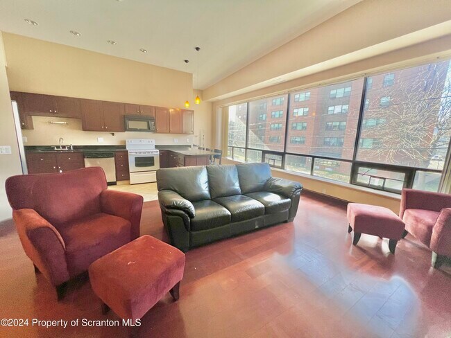 Foto del edificio - 334 Adams Ave