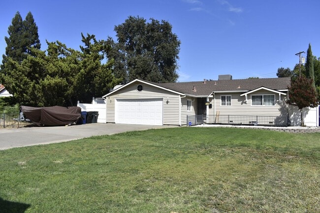Building Photo - 7706 Garden Gate Dr