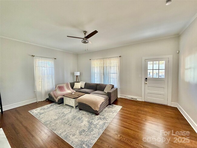 Foto del edificio - 120 S East Ave