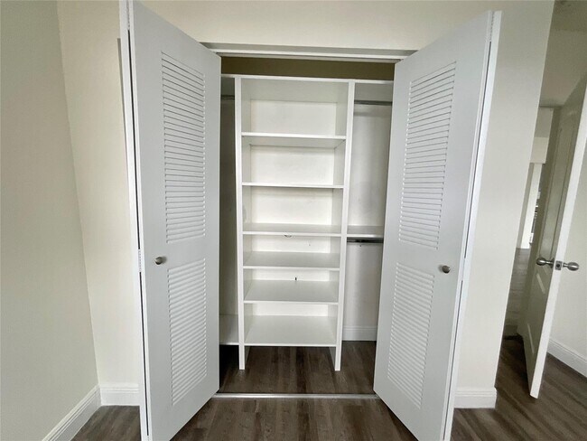 Building Photo - 16900 North Bay Road Apt #02-1014, Sunny I...