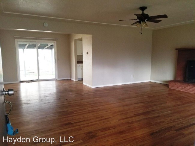 Building Photo - 18526 SW Takena Ct