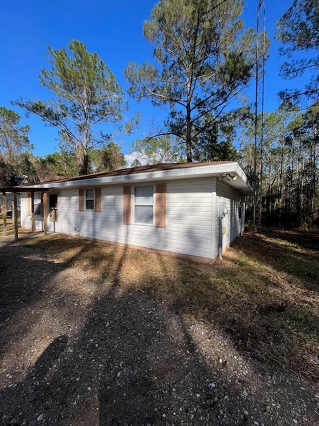Lots of privacy House Rental in Palatka, FL