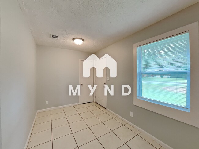 Building Photo - 8950 Sterling Ridge Ln