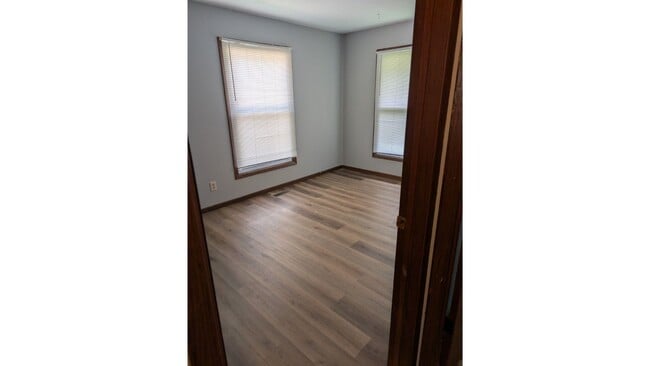 Building Photo - 902 Shup St