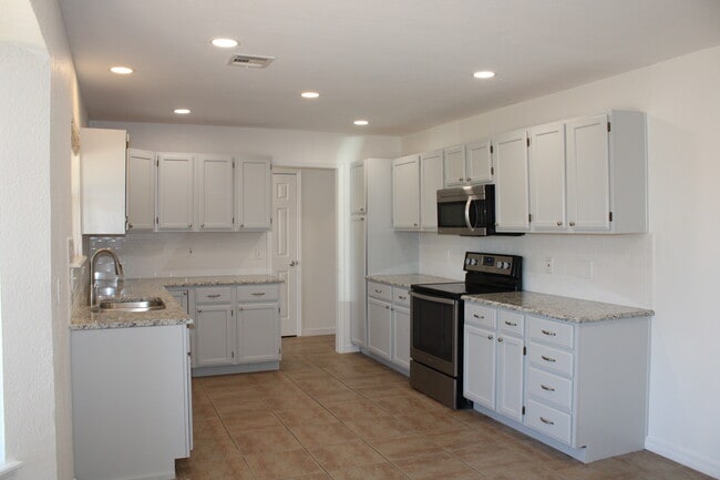 Building Photo - 1403 W Aries Rd