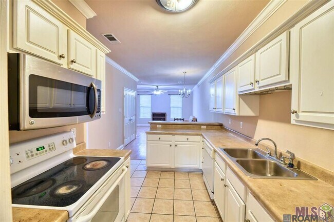 Foto del edificio - 5112 Arlington Ct