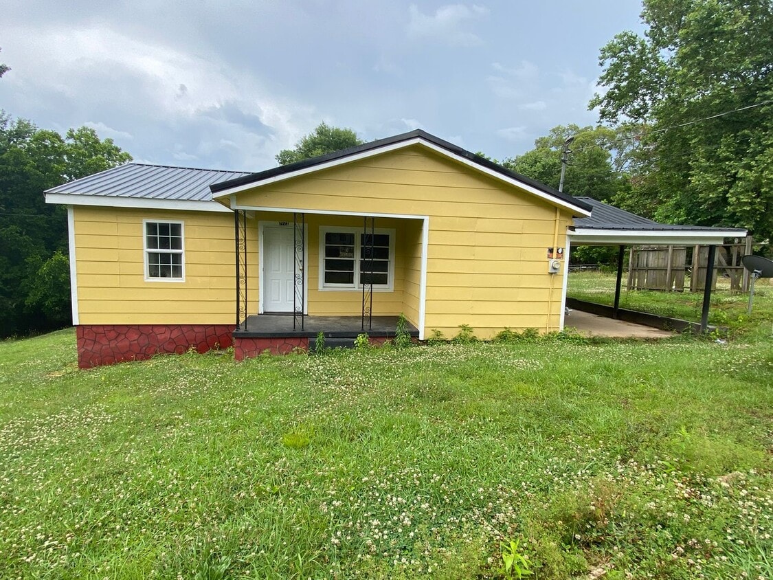 Primary Photo - 2721 Simpson St