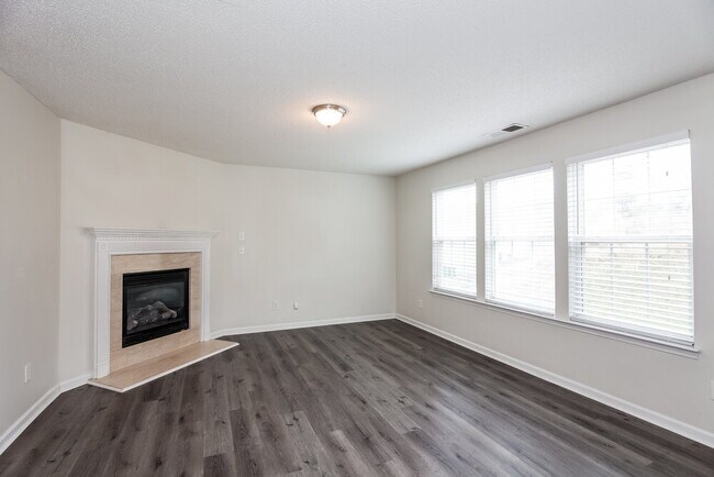 Foto del edificio - 10818 Glenluce Ave
