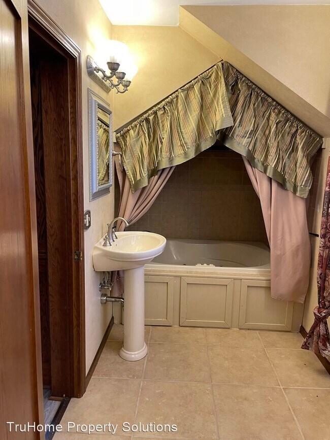 Foto del edificio - 3 br, 2 bath House - 521 S 6th St.