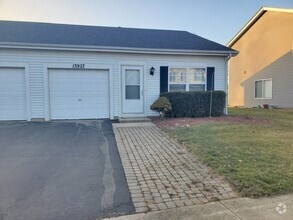 Building Photo - 13927 S Oakdale Cir