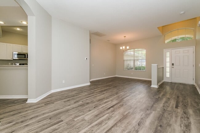 Building Photo - 479 Carriage House Ln