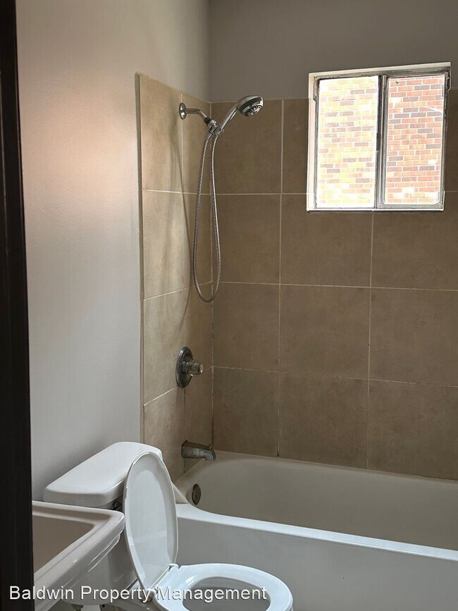 Foto del edificio - 3 br, 1 bath House - 105 N Cleveland Ave