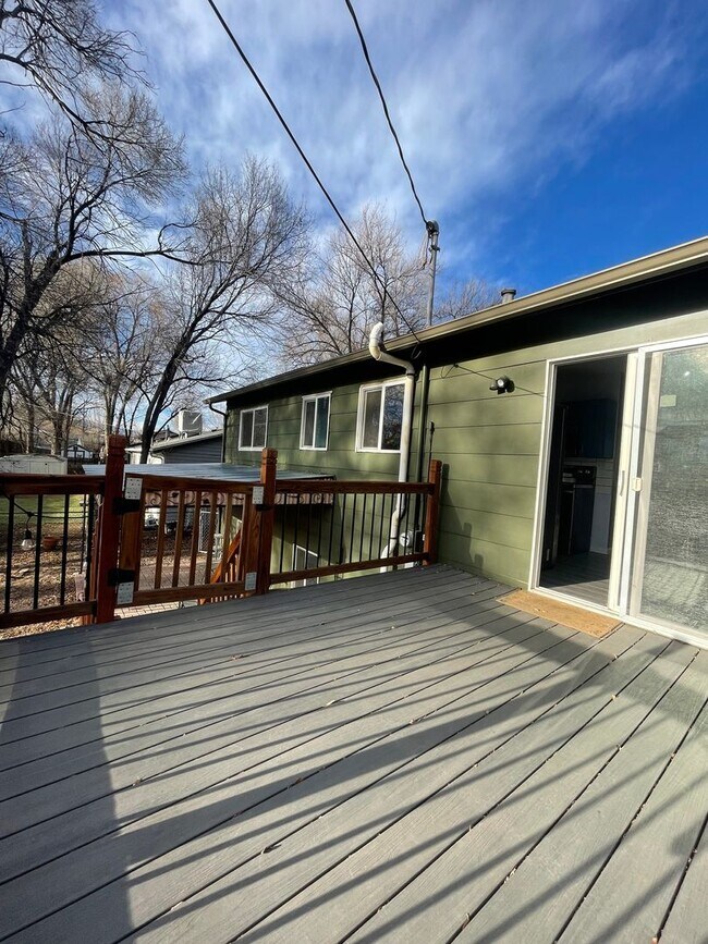 Building Photo - 4 bed 2 bath Home Perfectly Located