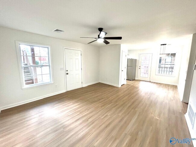 Foto del edificio - 4422 Bonnell Dr