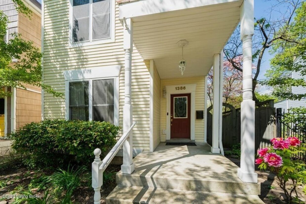 Primary Photo - Nice Victorian For Rent Old Louisville