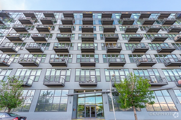 Building Photo - 1224 W Van Buren St