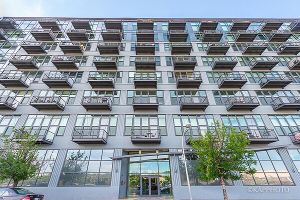 Foto principal - 1224 W Van Buren St