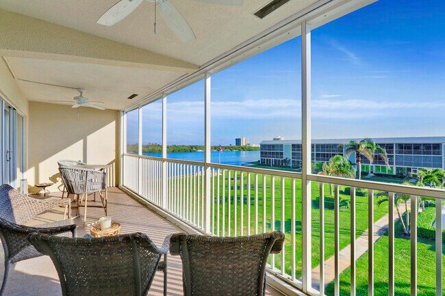 Foto del edificio - 100 Waterway Rd