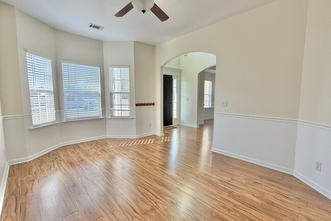 Building Photo - AVAILABLE NOW! (Small Pets Only)