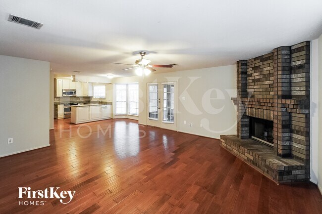 Foto del edificio - 16810 Poplar Hill St