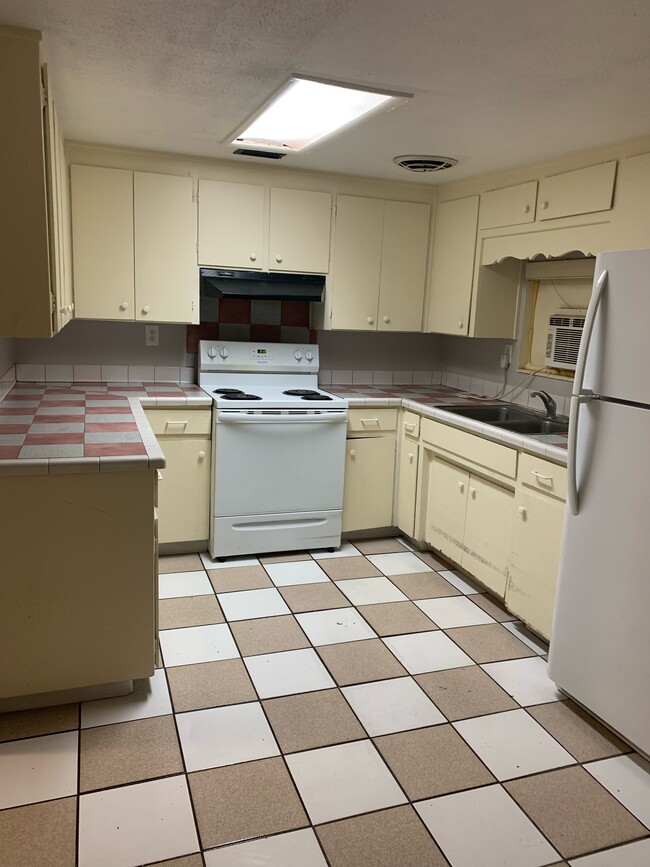 Kitchen - 26 W Polk Ave