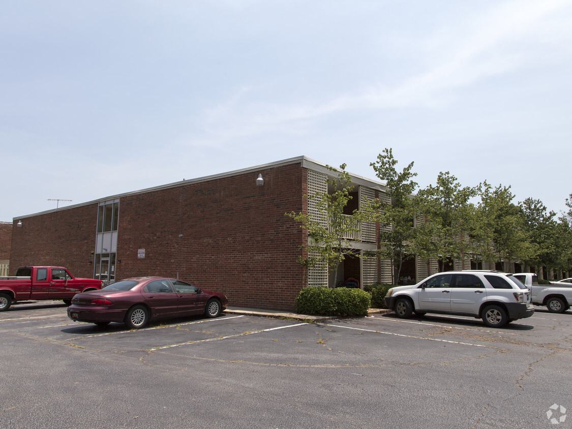 Primary Photo - Azalea Apartments