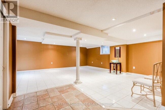 Photo du bâtiment - 6382 Donway Dr