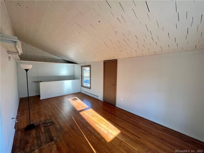 Building Photo - 39 Waterbury Rd