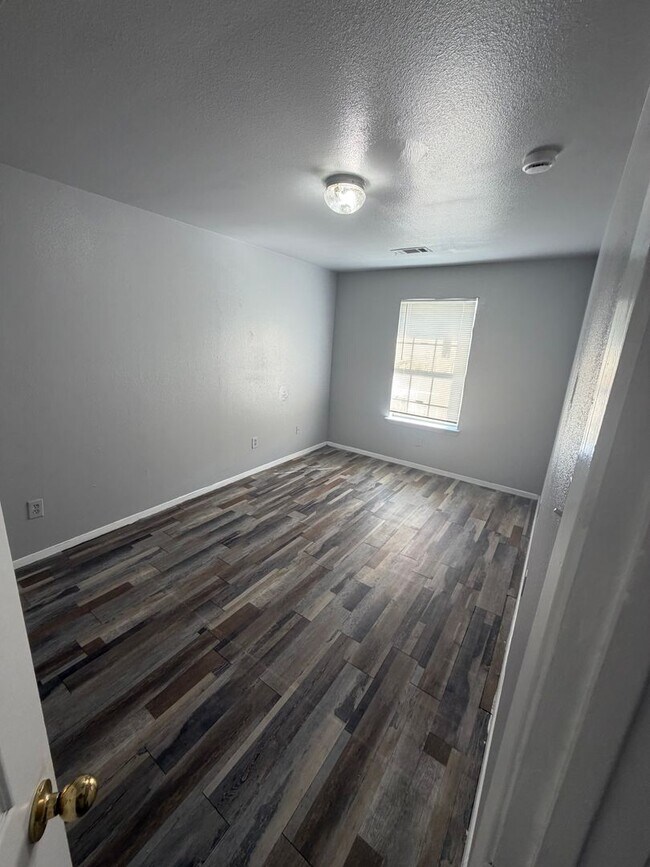 Foto del edificio - 5104-5106 Chapman St