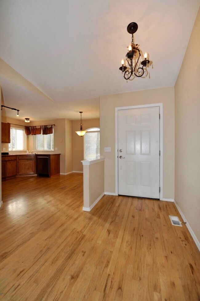 Foto del edificio - CDA Place Neighborhood- 4 bed with basement, cul de sac