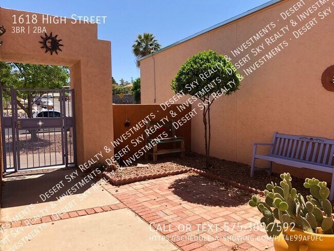 Building Photo - 3 Bedroom 2 Bathroom Townhouse