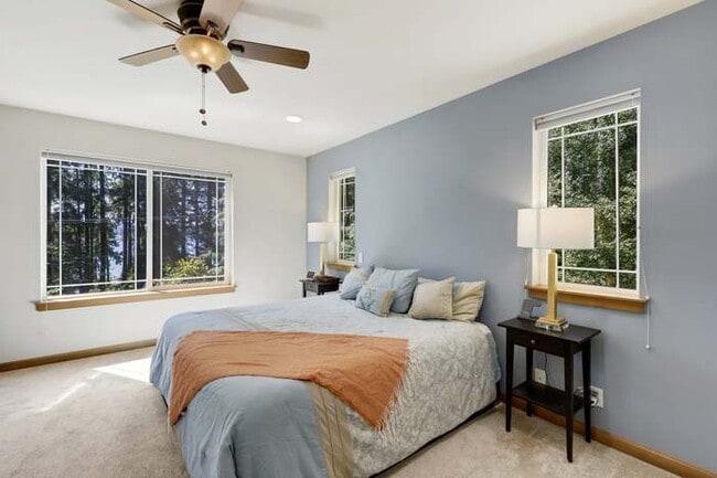 Building Photo - 16532 Lemolo Shore Dr NE